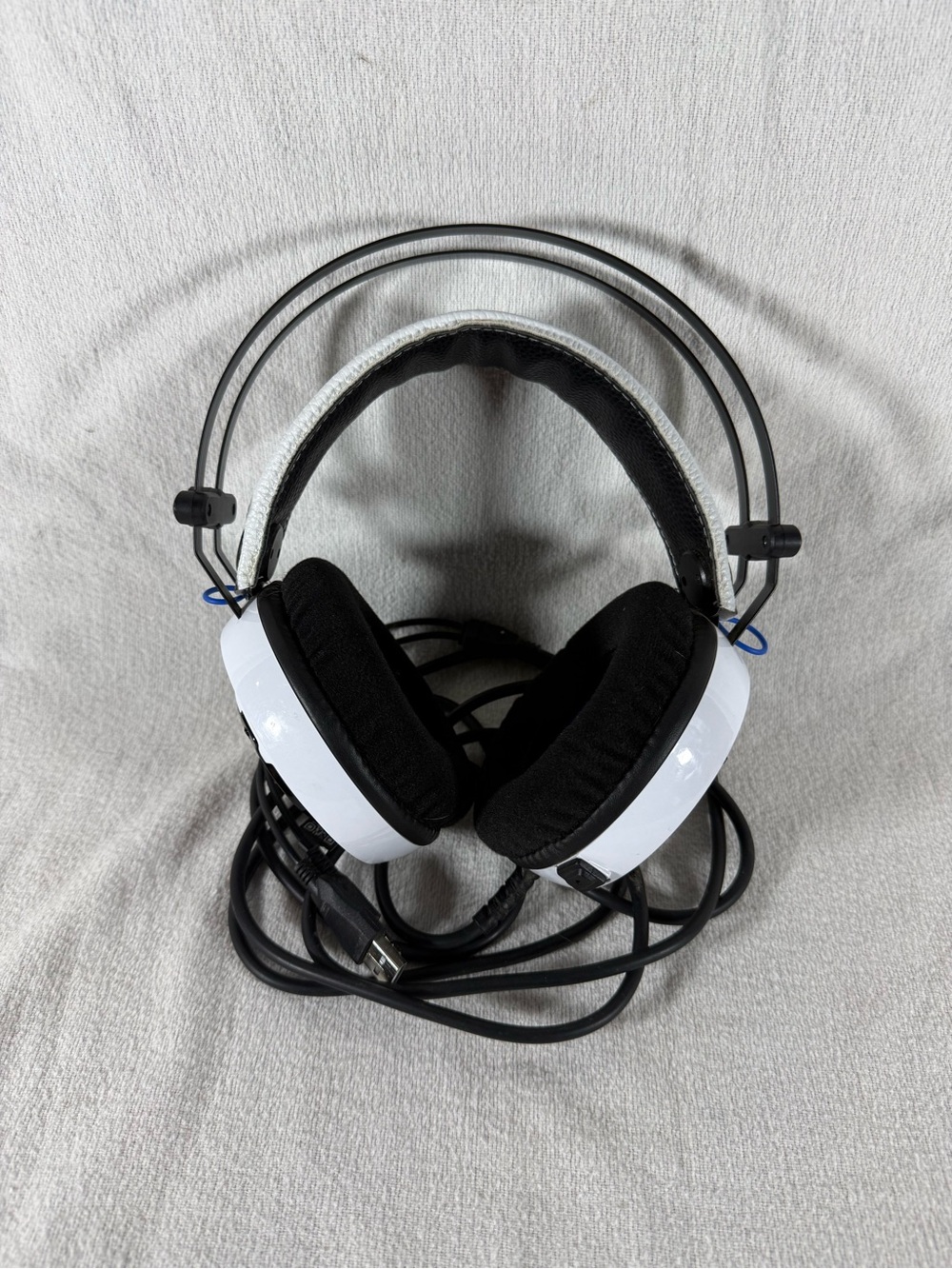 Bionik BNK-9104 Sony Playstation 5 Black and White Padded Over-Ear Headphones